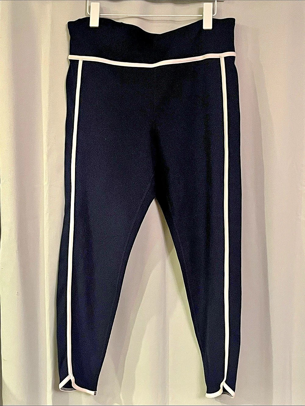 GapFit Athletic Ribbed Leggings with Tulip Hem in Navy with White Trim, Size XL